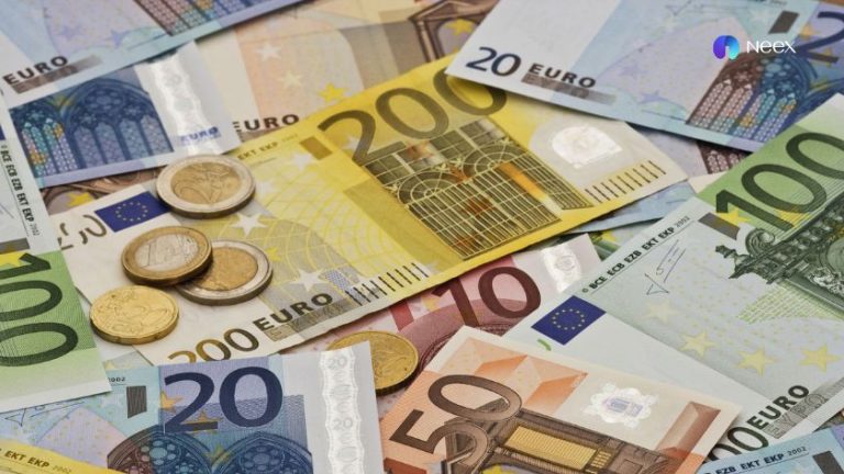 Euro tăng mạnh nhờ đề xuất ngừng bắn Ukraine, cổ phiếu chịu áp lực từ thuế quan
