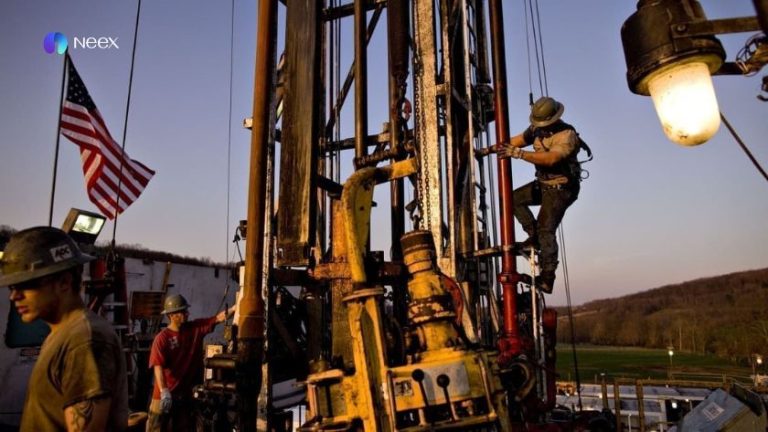 Giá dầu phục hồi từ đáy 2 tháng sau quyết định của Trump về Chevron